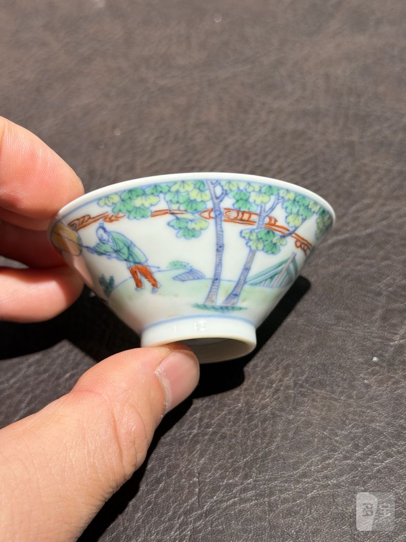 清雍正 斗彩米芾拜石图斗笠杯 - 图8